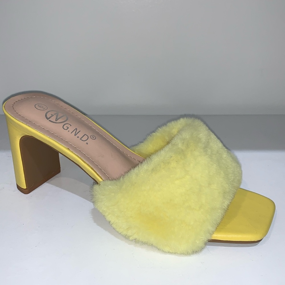 YELLOW FUR HEELS